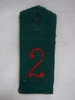 Patte d'épaule - 2e Régiment de Chasseur - Chiffre 2 brodé rouge sur tissus vert fond feldgrau