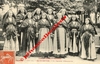 EAUX BONNES (64) - "Un groupe d' Ossaloises", groupe de dix femmes et jeunes filles en costume