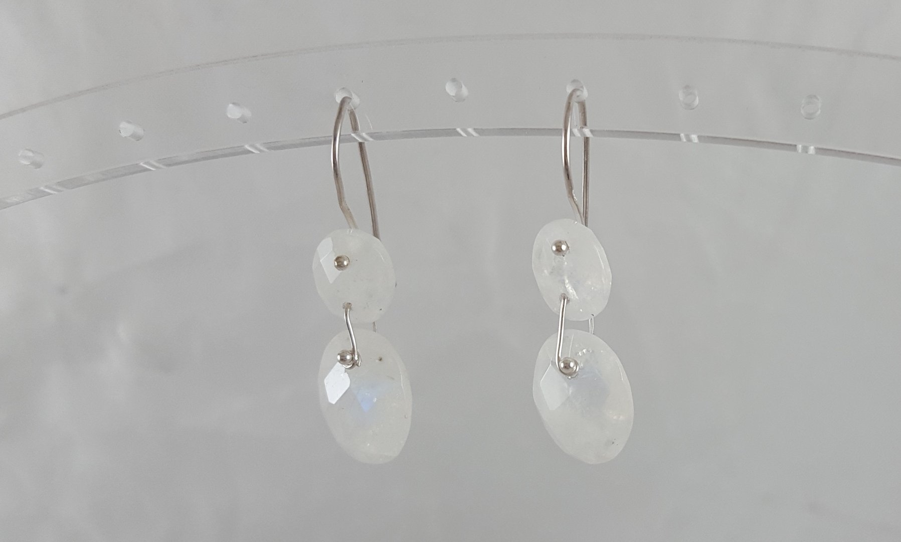 LABRADORITE BLANCHE INDE - Boucles d'oreilles composées de deux perles ovales