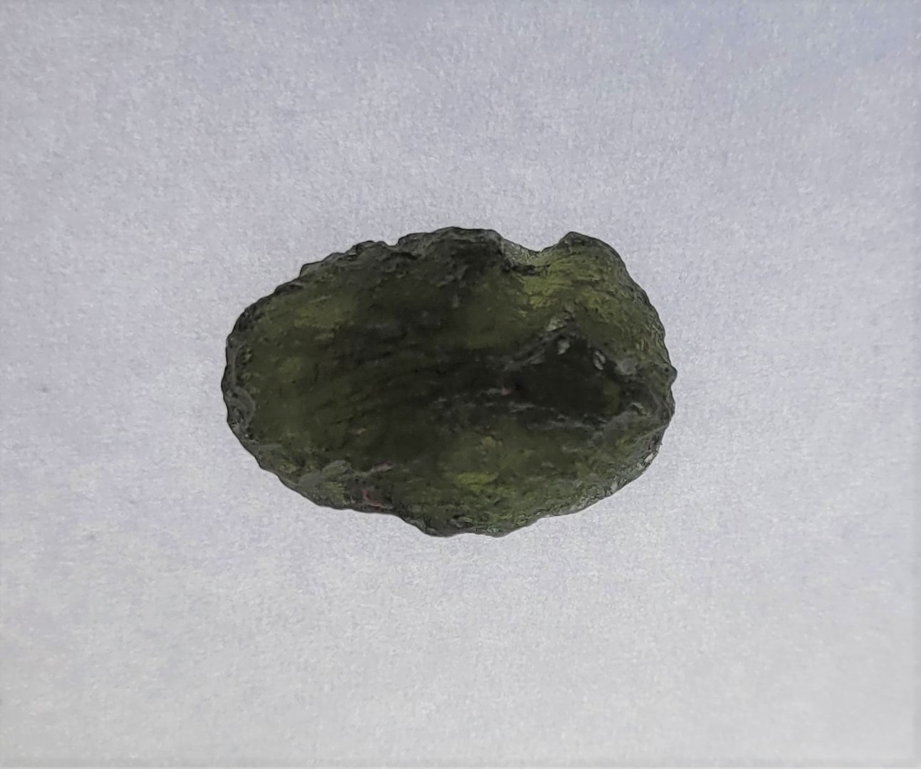 MOLDAVITE de la REPUBLIQUE TCHEQUE - morceau brut de moldavite verte