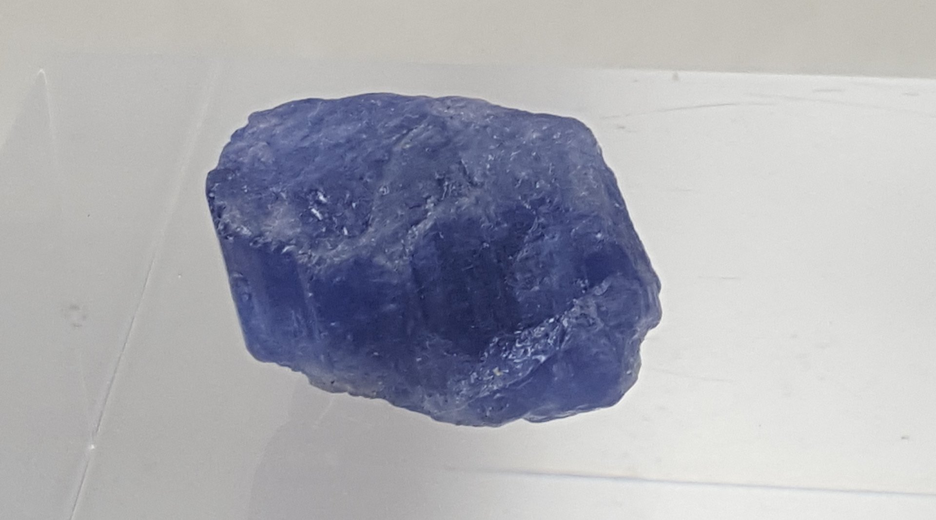 TANZANITE - Pierre brute très belle couleur bleu violet avec belle transparence
