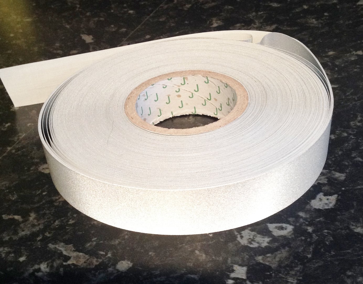 FREE P&P 10 MTRS HI VISIBILITY REFLECTIVE SEW ON TAPE 25MM 