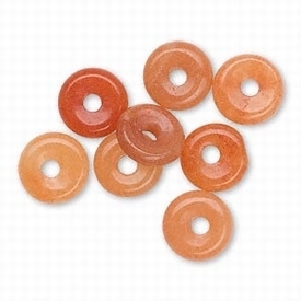 Rood aventurine, kleine donuts 15mm, gat ca. 5mm. Per 8 stuks