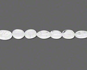 Kristalkwarts, onregelmatig plat ovale kralen, 8x5mm. Per snoer van 38cm