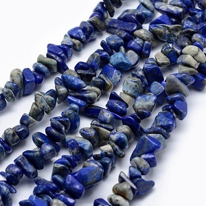 Lapis lazuli (N), chip-kralen, 5-8mm. Verkocht per rondgeregen streng van ca. 80cm !