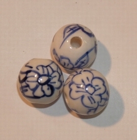 Porcelein, ronde kralen, 16mm, bloem wit/blauw