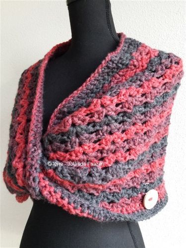 PATR0994 - Shoulderwarmer / curved shawl